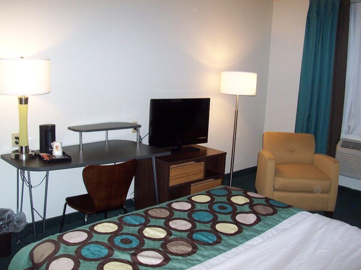 Super 8 By Wyndham Ionia Mi Hotell Exteriör bild