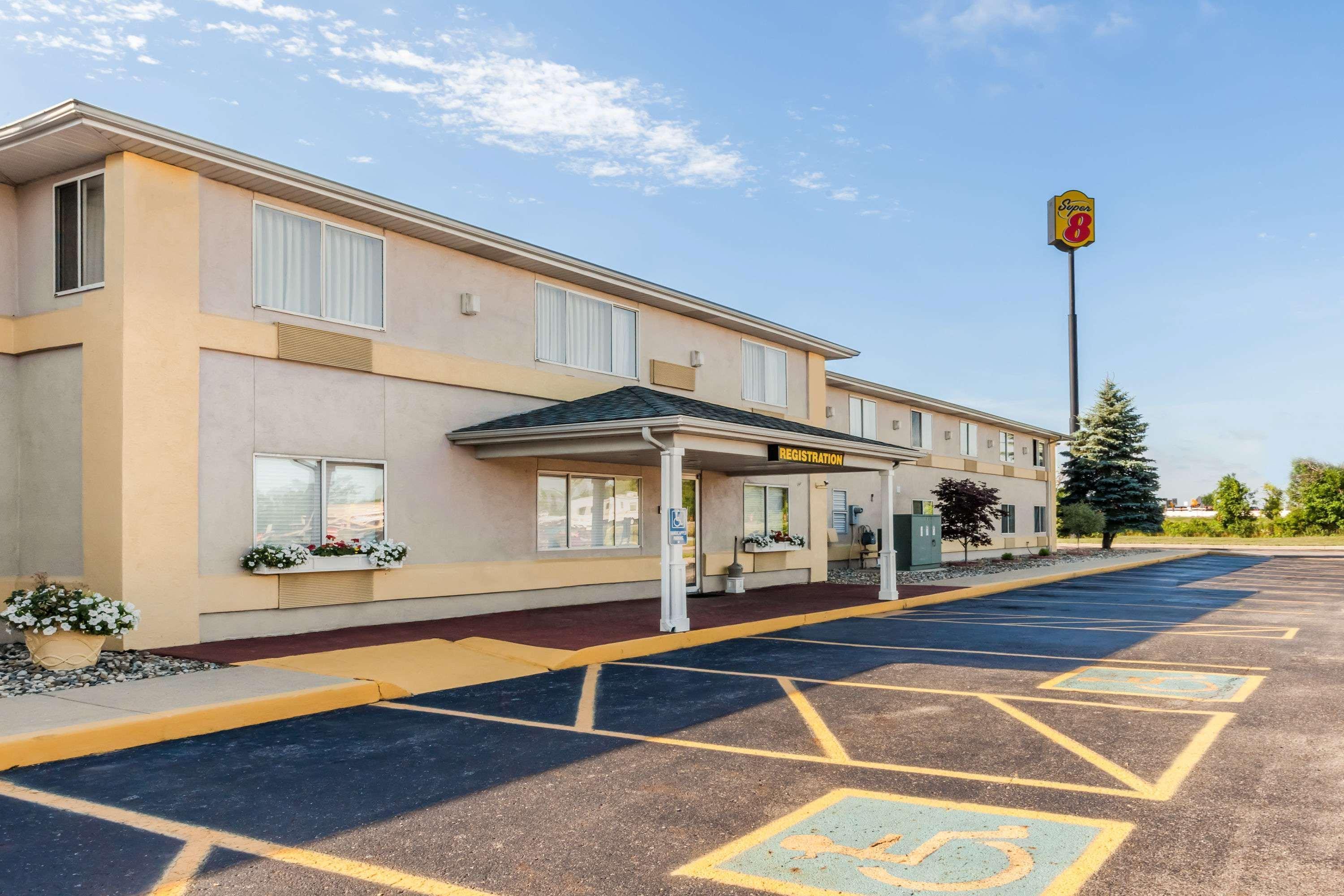 Super 8 By Wyndham Ionia Mi Hotell Exteriör bild
